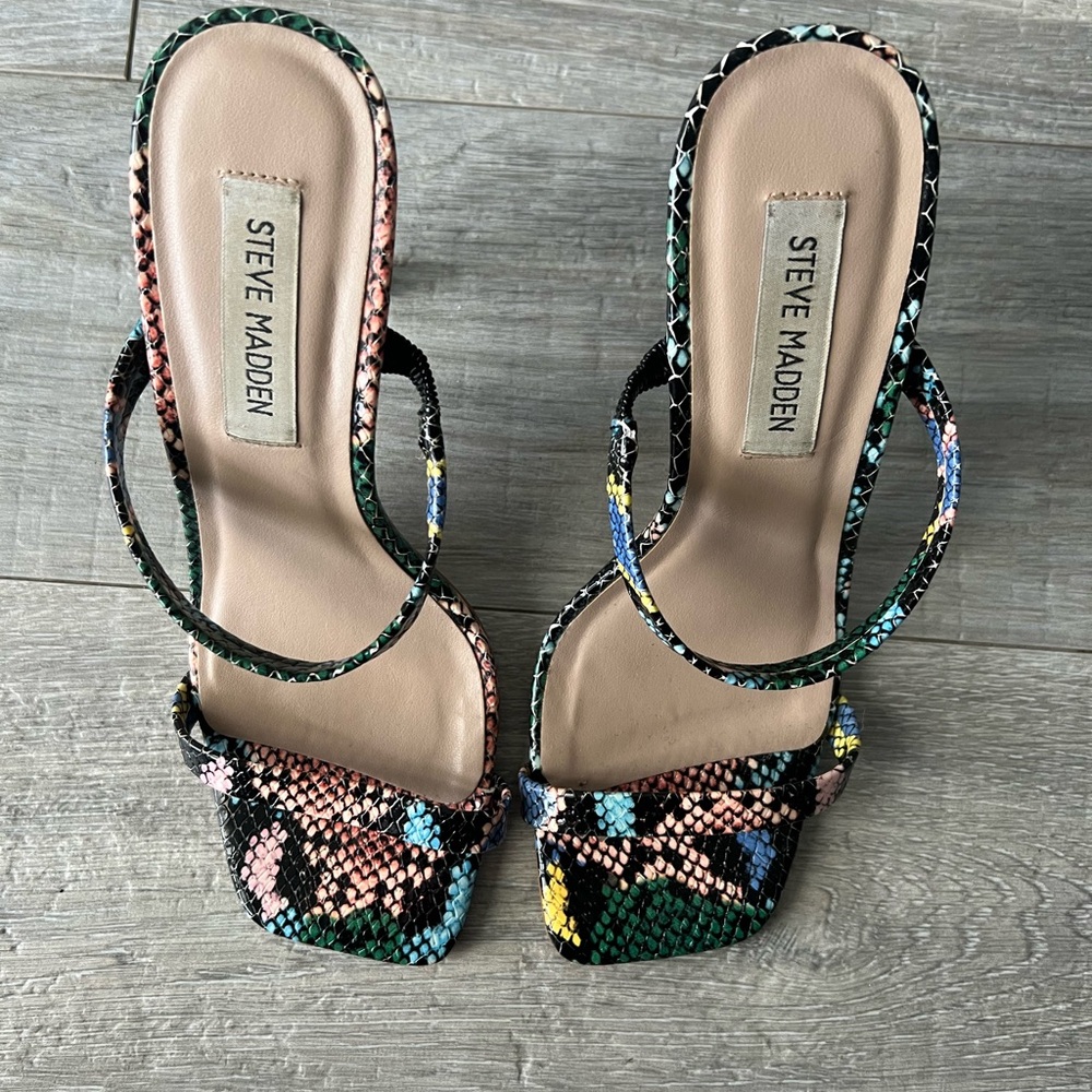 STEVE MADDEN snake print, multi-colored strappy shoe